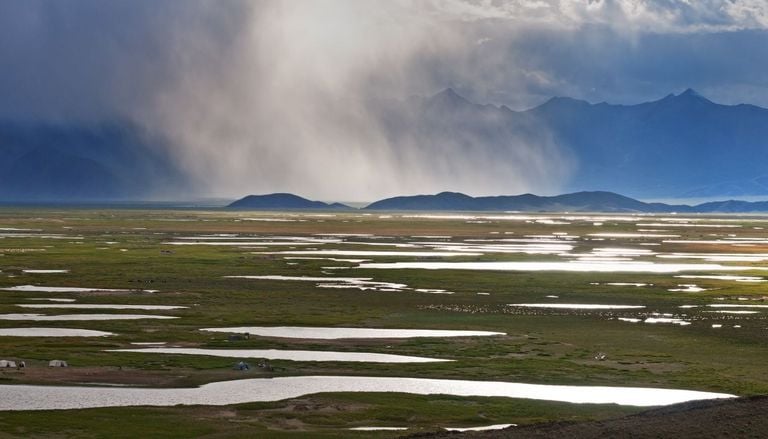Dai temporali estivi al gelo estremo dell'inverno, i meccanismi che determinano il clima estremo del Tibet
