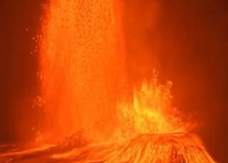 Del Kilauea al Etna, nuevas y espectaculares erupciones volcánicas en las últimas horas: ¡los vídeos!