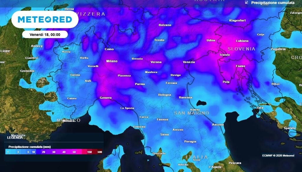 Il modello europeo ci indica una marcata intensificazione e diffusione dei fenomeni tra la tarda serata e l'alba di domani mattina, con l'ingresso più franco del fronte perturbato che favorirà una convergenza nei bassi strati, innescando rovesci e temporali più consistenti ed insistenti. ECMWF-MeteoRed