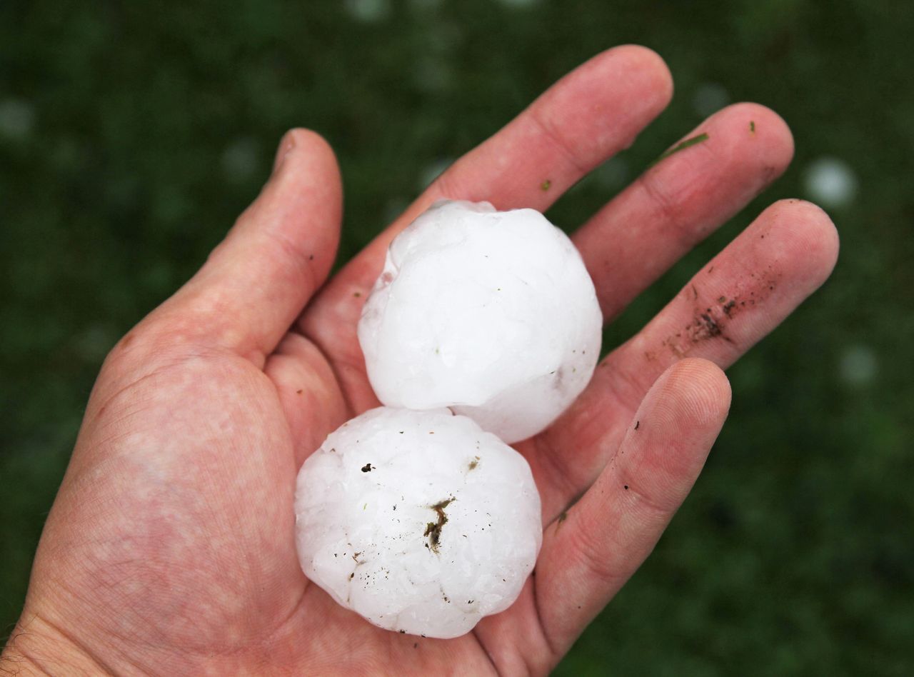 Al igual que pasó ayer lunes, algunas de las tormentas que descarguen hoy martes, al paso de la DANA podrán dejar granizos de gran tamaño.
