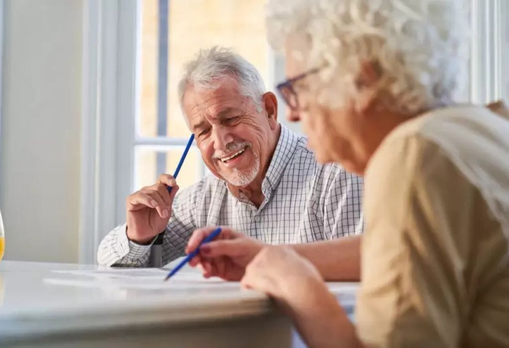Leitura e jogos ajudam a estimular a memória dos idosos Foto: Robert Kneschke | ShutterStock / Portal EdiCase https://www.terra.com.br/vida-e-estilo/saude/descubra-como-funciona-a-memoria-e-formas-de-exercita-la,8aa0a159ab1c795b7a16687564c5ea00h6ksg97e.html?utm_source=clipboard Leitura e jogos ajudam a estimular a memória dos idosos Foto: Robert Kneschke | ShutterStock / Portal EdiCase https://www.terra.com.br/vida-e-estilo/saude/descubra-como-funciona-a-memoria-e-formas-de-exercita-la,8aa0a159ab1c795b7a16687564c5ea00h6ksg97e.html?utm_source=clipboard