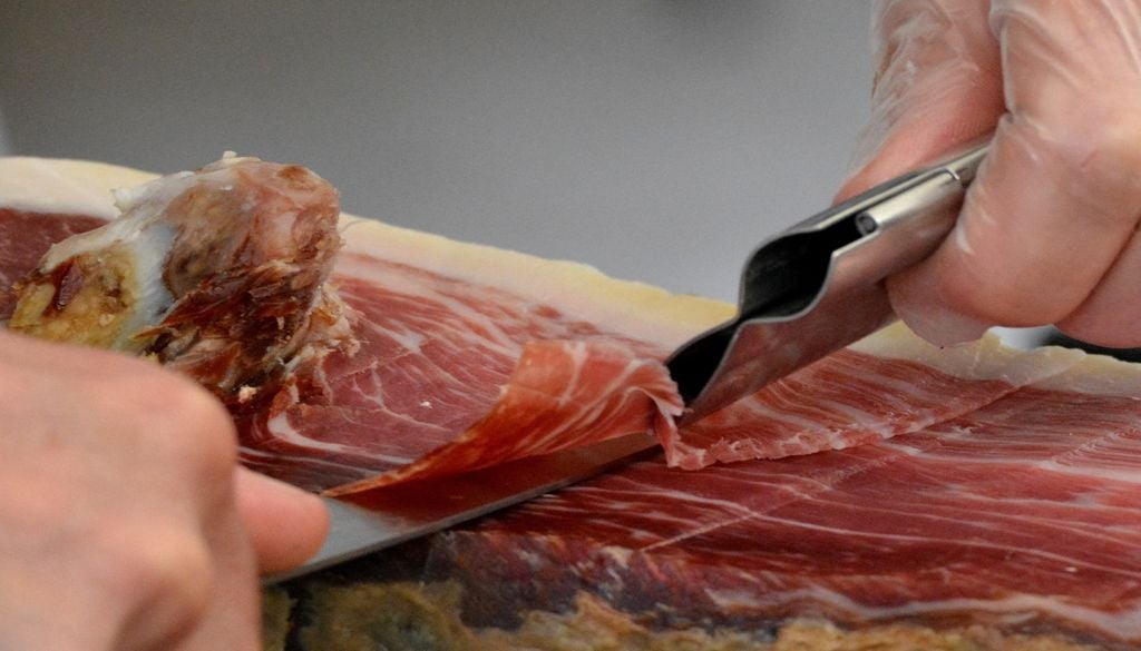 La charcuterie se consomme avant la date de péremption La charcuterie se consomme avant la date de péremption