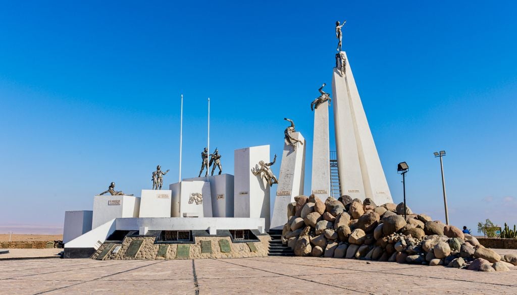Complejo Monumental Alto de la Alianza de Tacna. El Complejo Monumental Alto de la Alianza es uno de los monumentos más importantes del sur de Perú.
