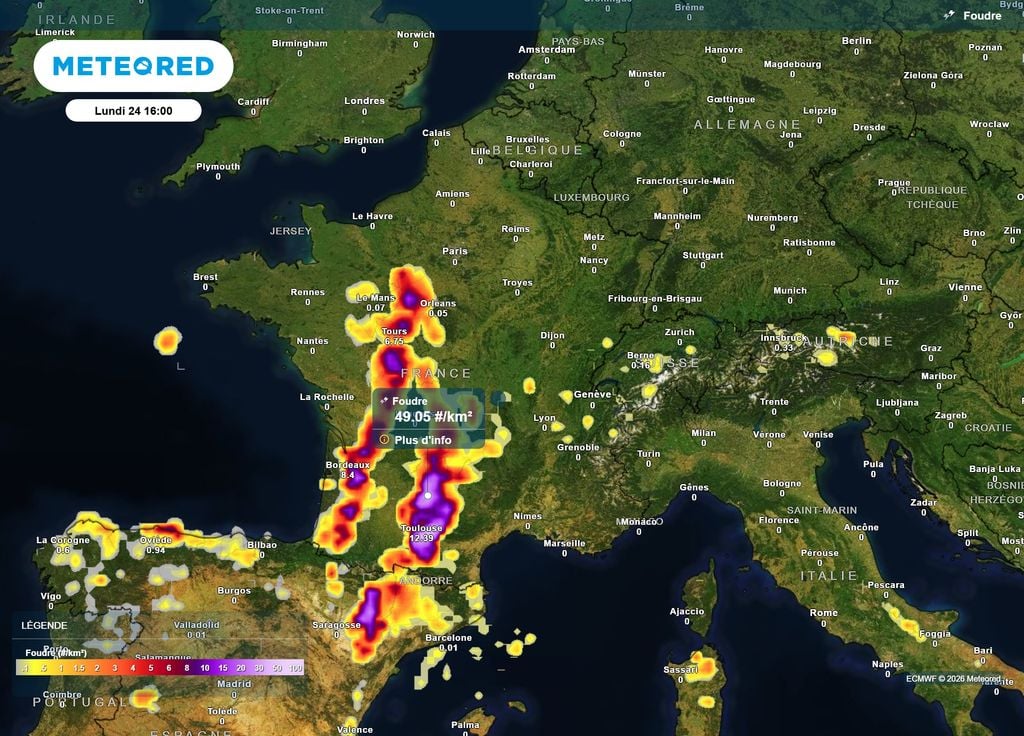 Foudre lundi après-midi Lundi après-midi, des orages particulièrement virulents risquent de concerner le Sud-Ouest, avant de se décaler vers le Massif Central et la Méditerranée.