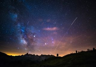 De la lluvia de estrellas delta acuáridas al triangulo de verano: qué ver en el cielo nocturno de julio