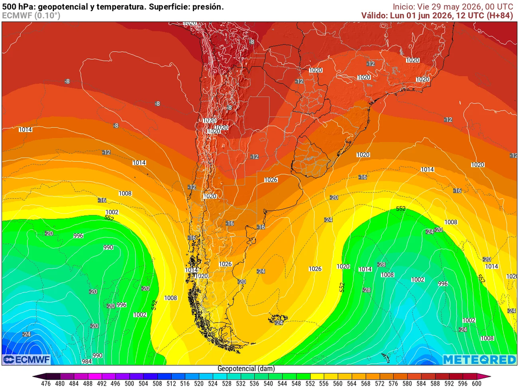 La prevaguada en altura actúa como la "antesala" del sistema frontal. Su llegada rompe definitivamente la estabilidad del fin de semana, imponiendo un flujo frío y húmedo.