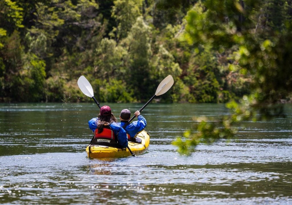 Kayak en el Parque Nacional Los Alerces