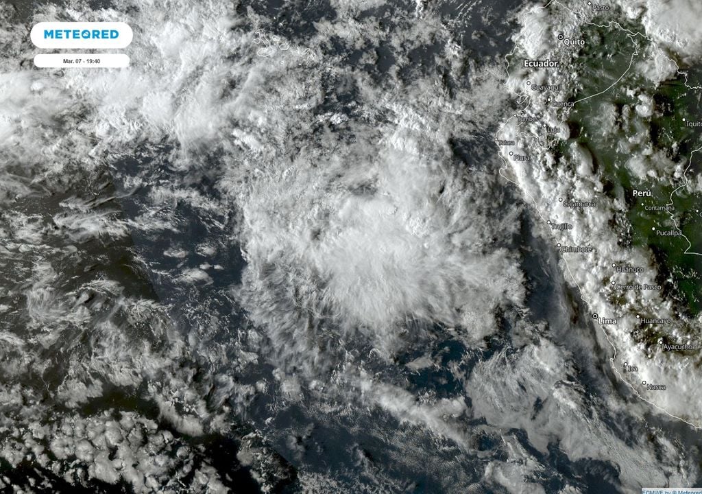 Imagen satelital; ciclón
