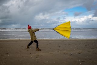 Es verdad que el viento altera el &aacute;nimo: la ciencia que hay detr&aacute;s del efecto foehn