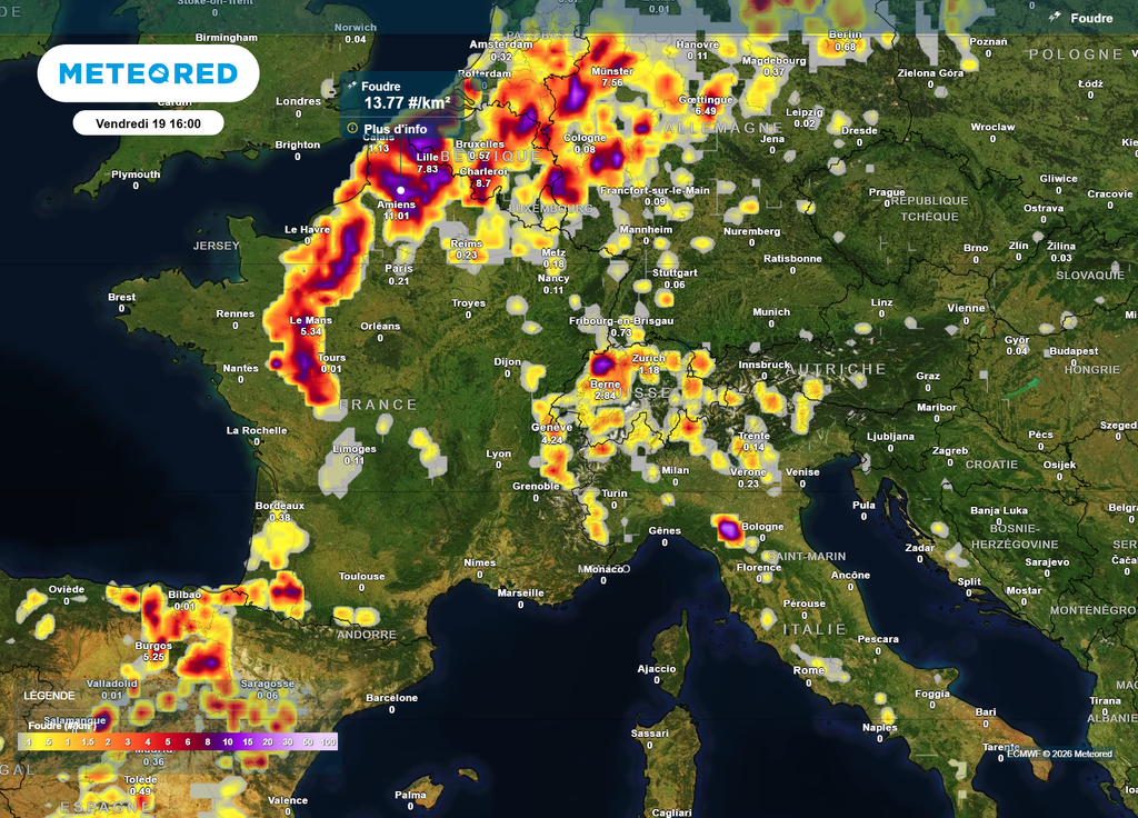 Cet après-midi, des orages parfois très électriques et localement violents s'inviteront sur le tiers Nord du pays, notamment vers les Hauts-de-France.