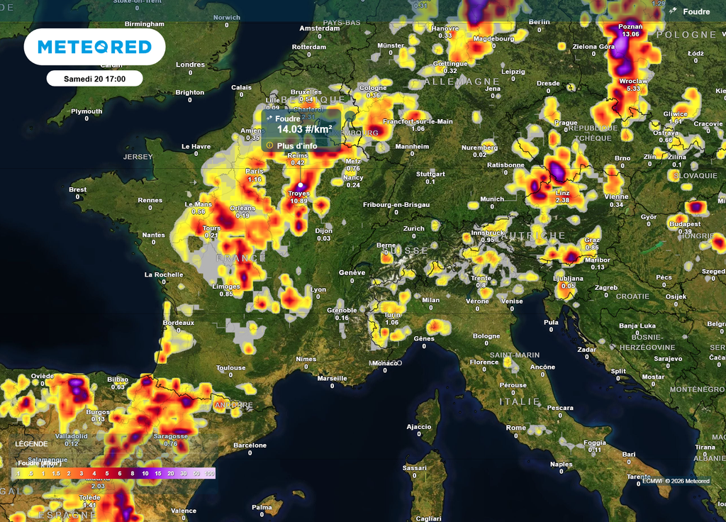 Demain après-midi, le risque d'orages existera encore sur la moitié Nord et sur les reliefs, avec un caractère sans doute plus modéré que la veille.