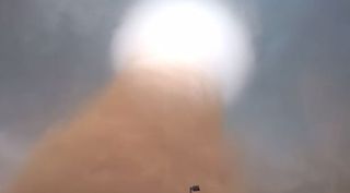Debajo de un tornado
