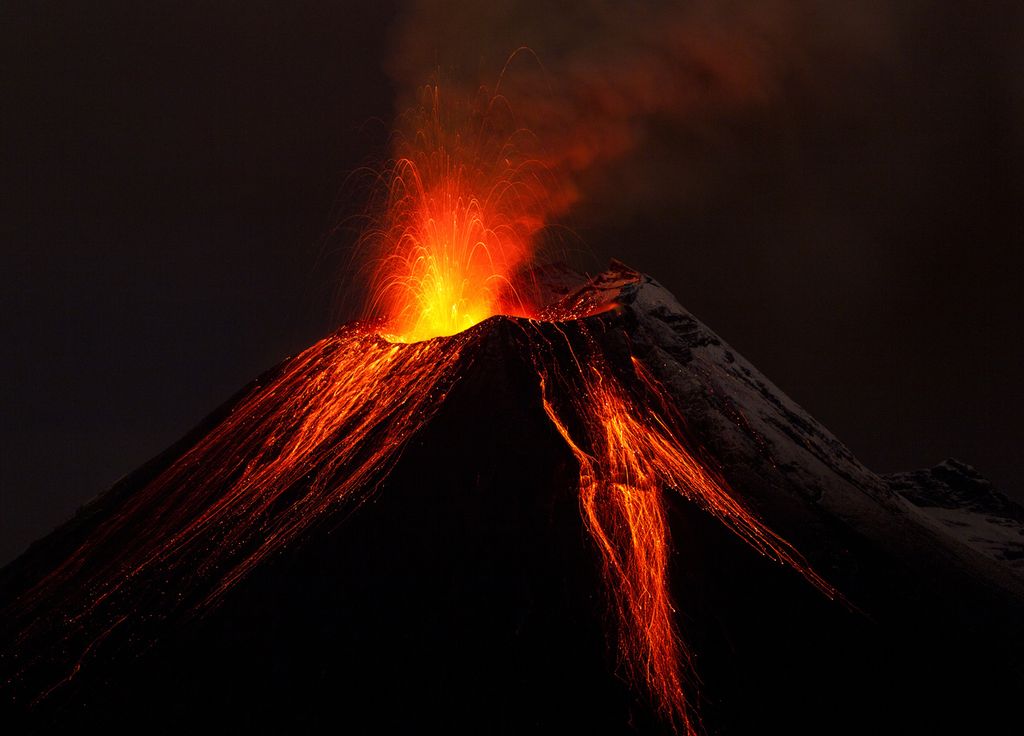Eruption volcanique magma