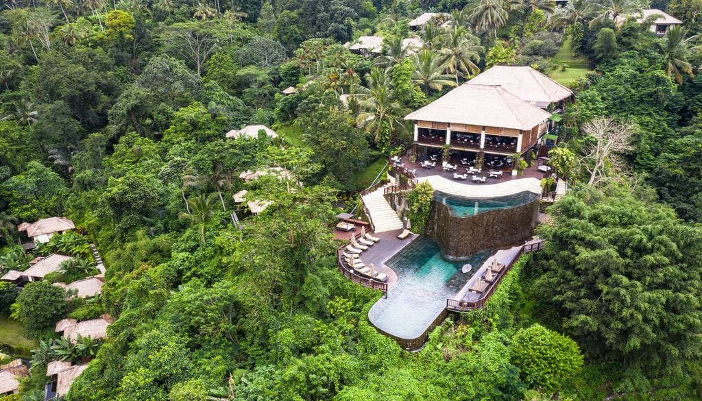 La double piscine à débordement de l'hôtel Hanging Gardens à Bali. La double piscine à débordement de l'hôtel Hanging Gardens à Bali.