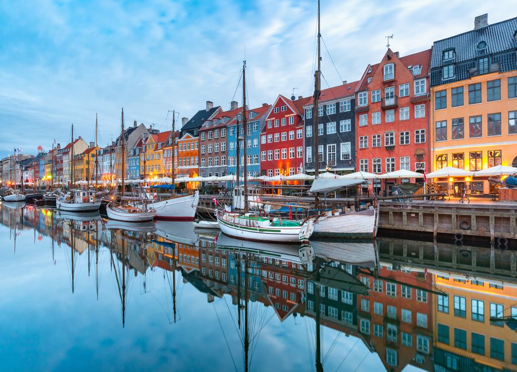 Les quais du canal Nyhavn à Copenhague et ses maisons colorées.