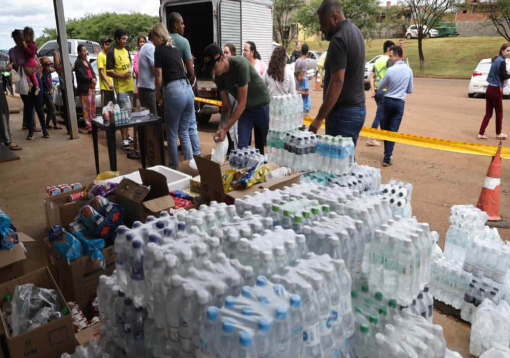 Campanha arrecada itens essenciais para moradores atingidos por tornado no Paraná.