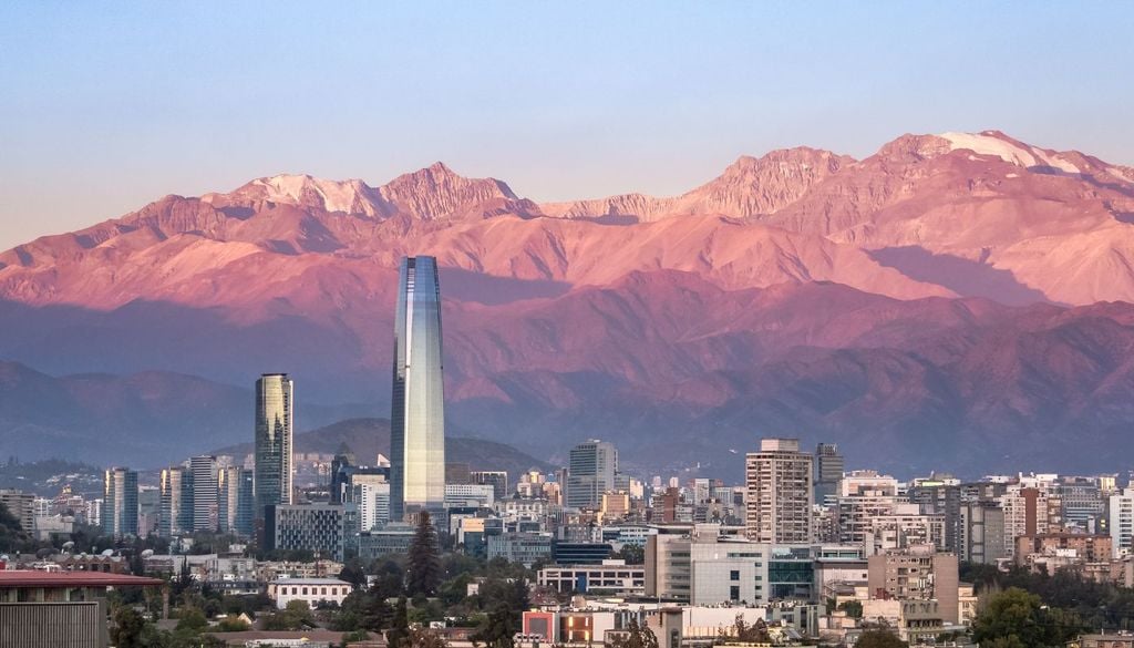 Cada vez que inicia el invierno es esperable ver la cordillera nevada, sin embargo, el déficit de precipitaciones ha retrasado la acumulación de nieve y la blanca cordillera.