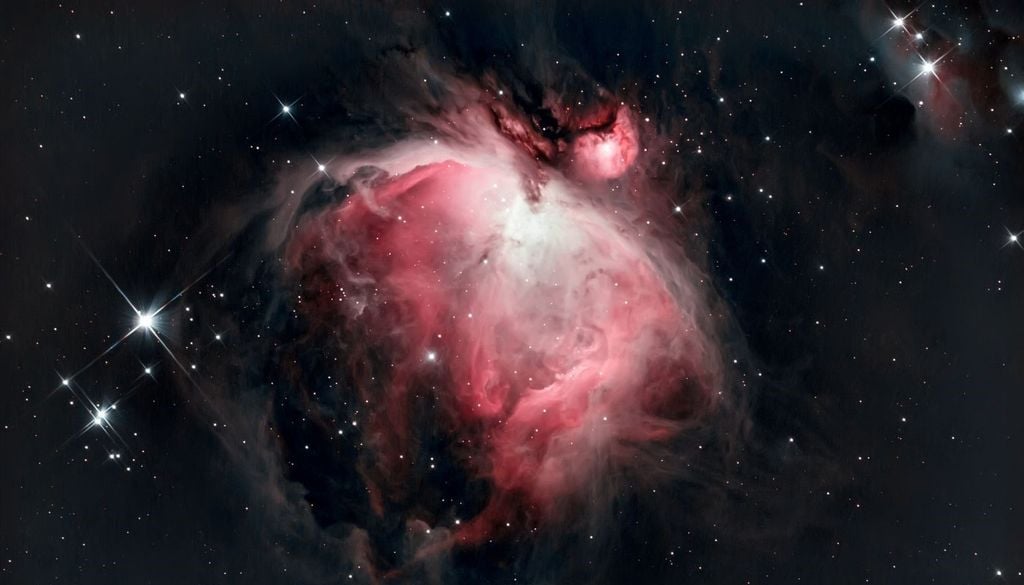 Es en las nebulosas como la de Orión, permeadas de nuevos elementos químicos formados en supernovas, donde nacen estrellas y planetas.