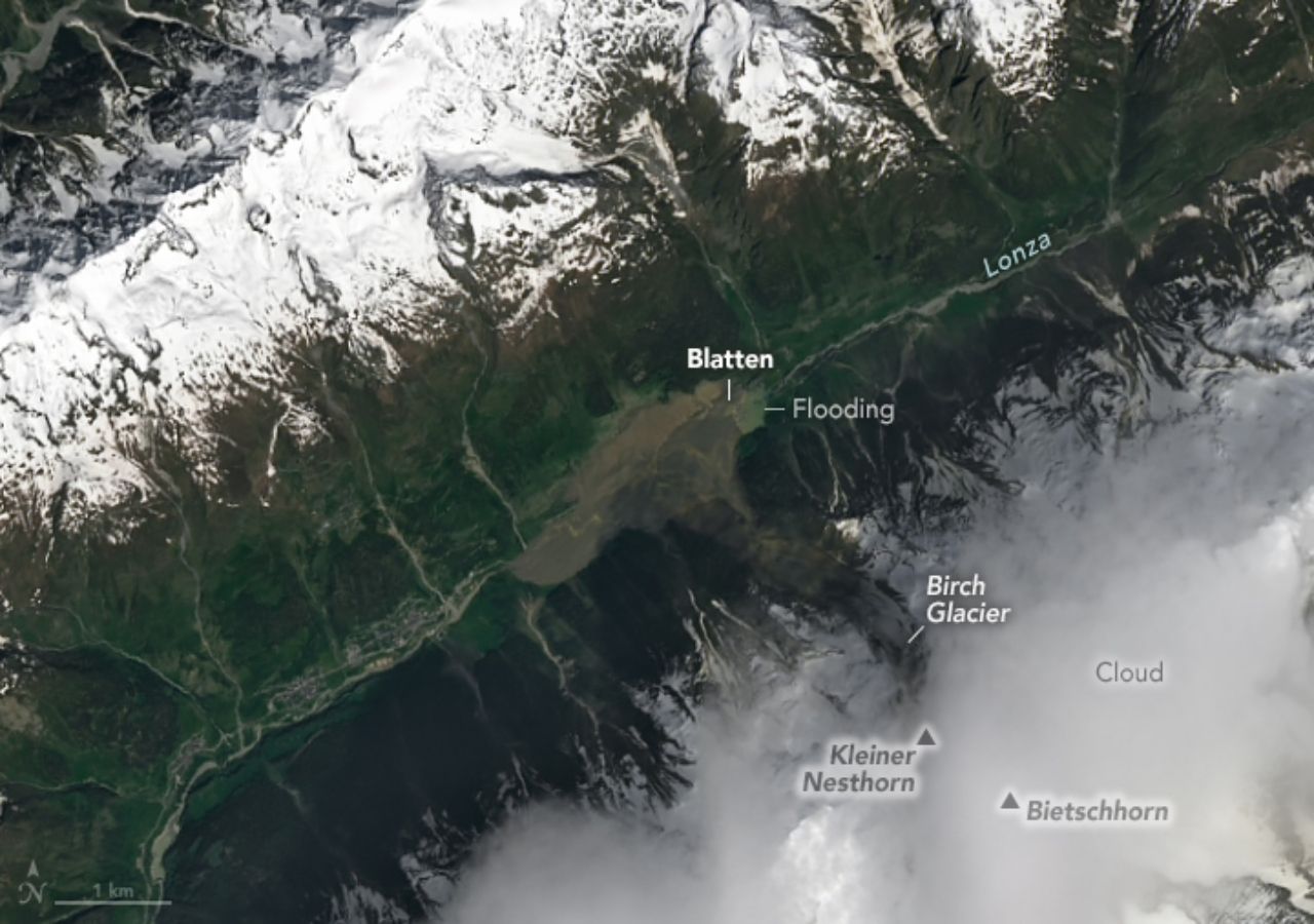 La sonda OLI-2 (Operational Land Imager-2) en el satélite Landsat 9 capturó esta imagen de los restos de la avalancha en el valle del río Lonza el 29 de mayo de 2025, un día despues del colapso del glaciar Birch. Imagen: NASA