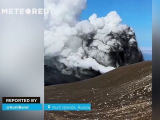 Impresionante erupción del volcán Ebeko en las islas Kuriles, Rusia