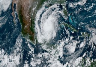 “Delta” pierde intensidad y se aleja de la península de Yucatán