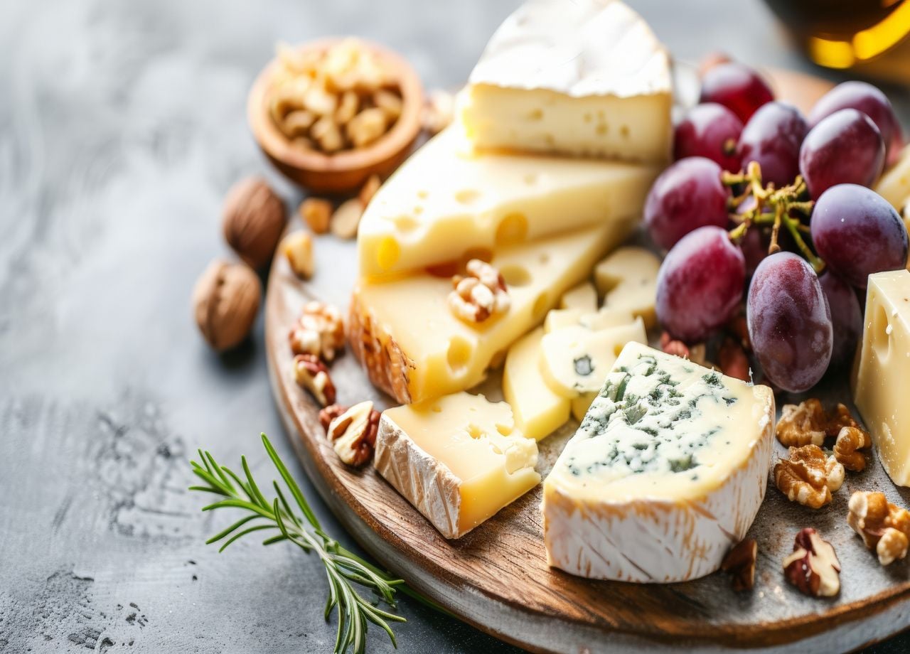 Le fromage, un nouvel allié potentiel contre la dégénérescence cognitive.
