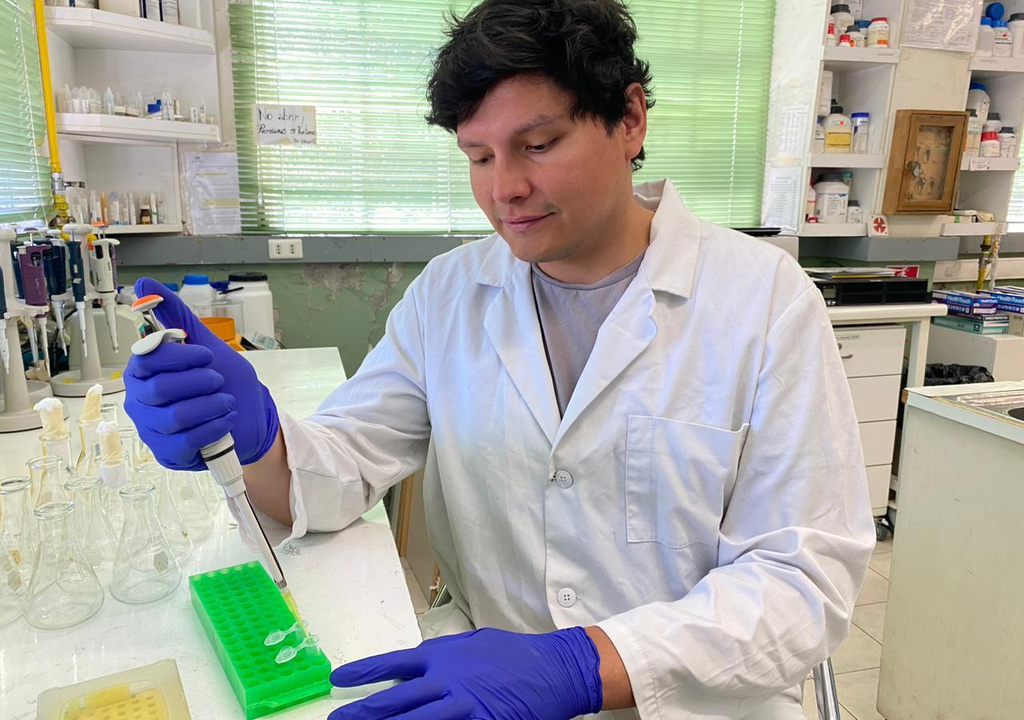 Dr. Mario Sepúlveda en el Laboratorio de la Universidad Técnica Federico Santa María. Foto: Núcleo BioGem.