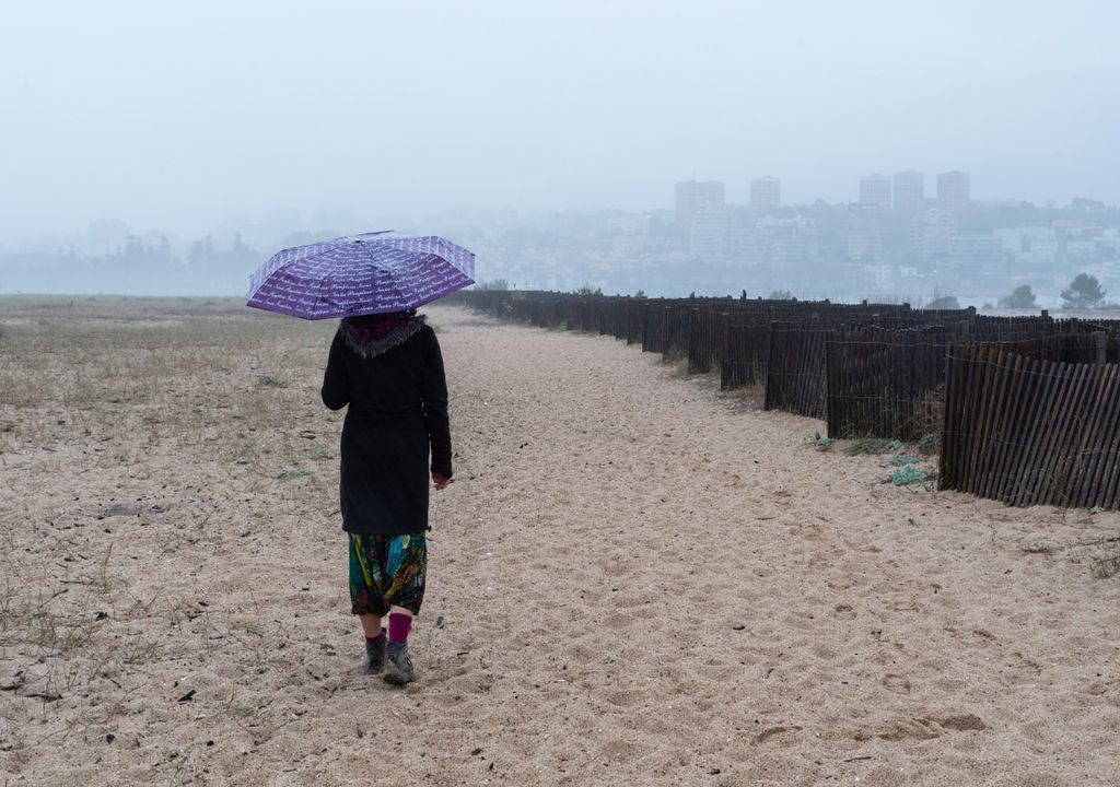 guarda-chuva; praia; chuva; Portugal;