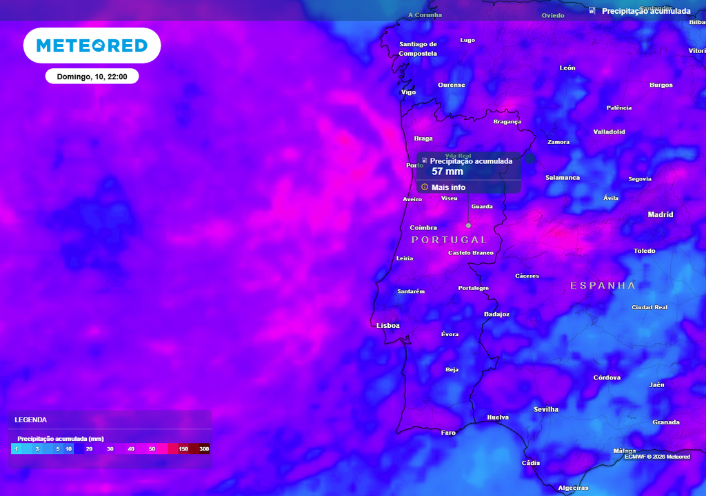 Previsão da distribuição de chuva acumulada em Portugal continental até às 22:00 de domingo, 10 de maio.