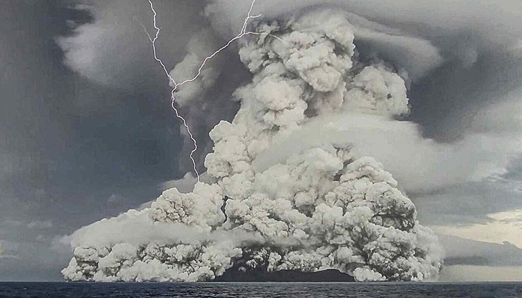 Der Ausbruch des Vulkans Hunga Tonga-Hunga Ha'apai am 15. Januar 2022. Das Bild stammt von einem Video, das zufällig gemacht wurde. Der Ausbruch des Vulkans Hunga Tonga-Hunga Ha'apai am 15. Januar 2022. Das Bild stammt von einem Video, das zufällig gemacht wurde. Bild: Tonga Geological Services