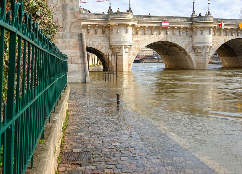 Les quais de Seine inondés ce week-end à Paris. Les quais de Seine inondés ce week-end à Paris.