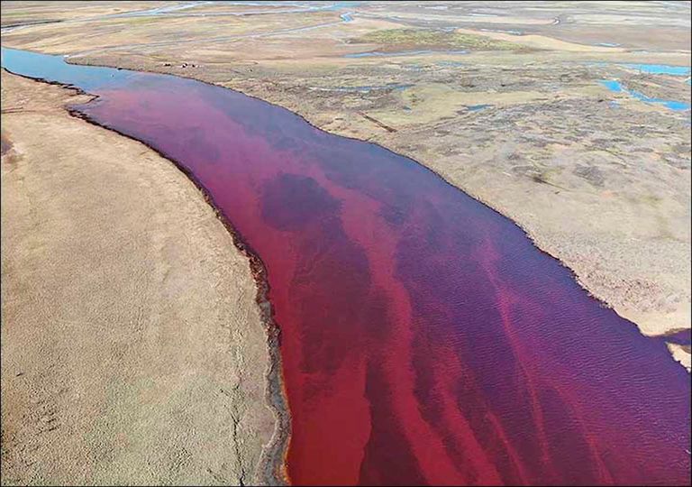 Ríos contaminados al norte de Rusia, Siberia Ríos contaminados al norte de Rusia, Siberia