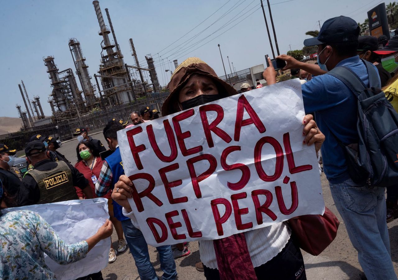 Derrame De Petr Leo En Per Desastre Ambiental Social Y Humanitario