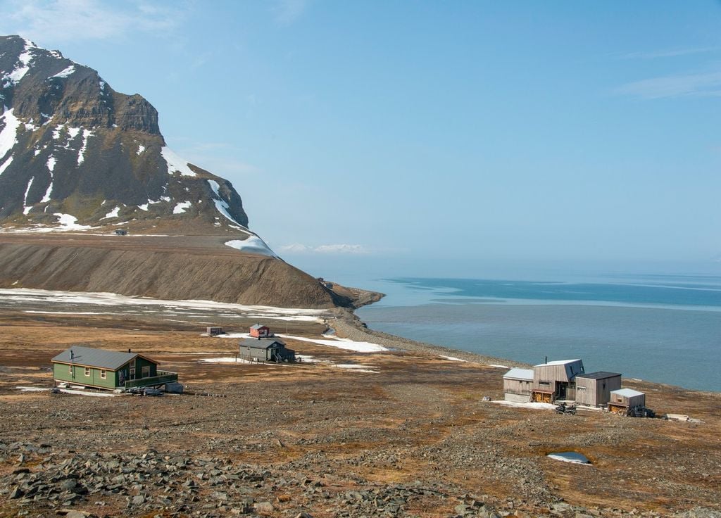 Vista desde la costa de Svalbard