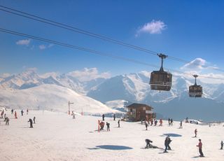 Des centaines de stations de ski abandonn&eacute;es en France : sont-elles des laboratoires &eacute;cologiques &agrave; ciel ouvert ?