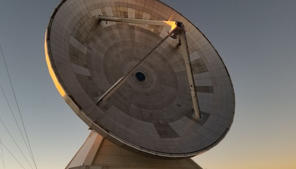 Signal Radio Champs magnétique exoplanète étoilé système solaire planète espace Pour l’étudier, des astronomes ont utilisé MeerKAT, un ensemble de radiotélescopes installé en Afrique du Sud