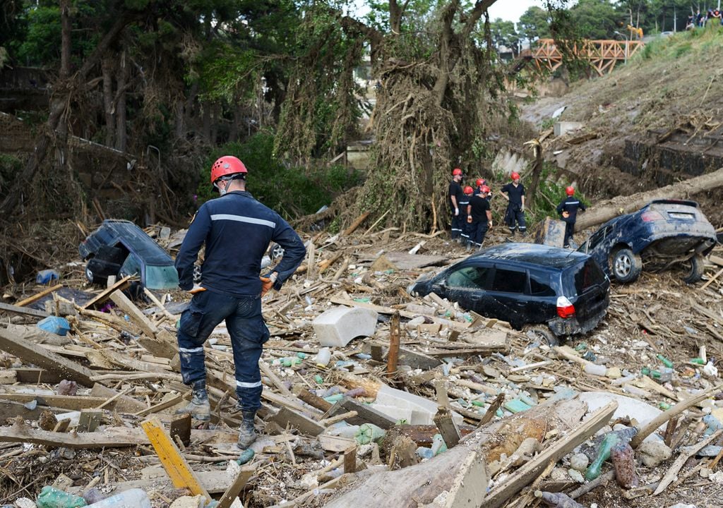 Desastres Naturales Contra Huranes Terremotos O Tsunamis Prevención