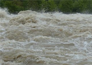 Desborde de río provoca socavón en la región de Los Lagos