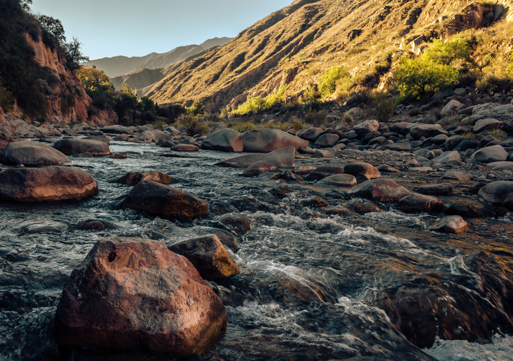 Cacheuta es un pueblo rodeado por la Cordillera de los Andes mendocina y el río Mendoza.