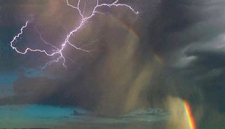 Descarga eléctrica y arco iris
