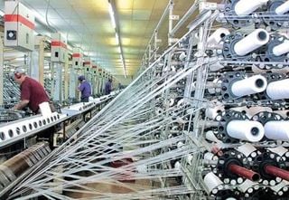 Descarte de resíduos têxteis no Brasil revela desafio ambiental e falta de gestão adequada