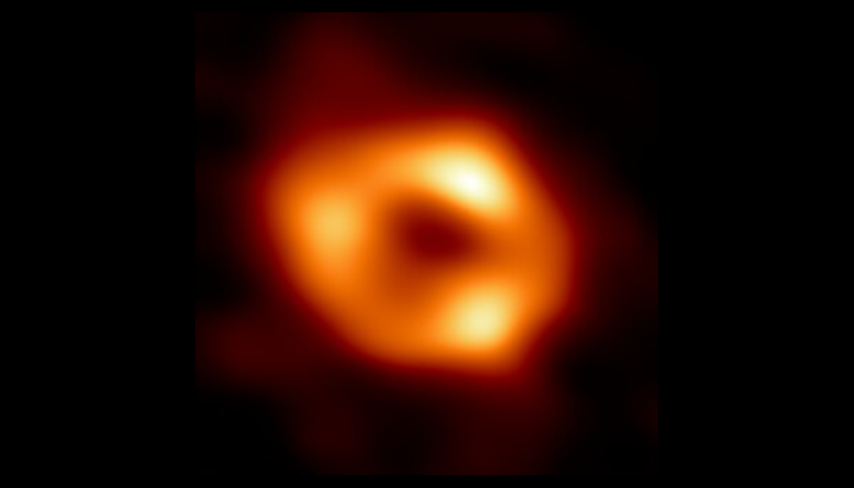 Descoberta no centro da gal&aacute;xia pode ajudar a entender a atividade do buraco negro supermassivo