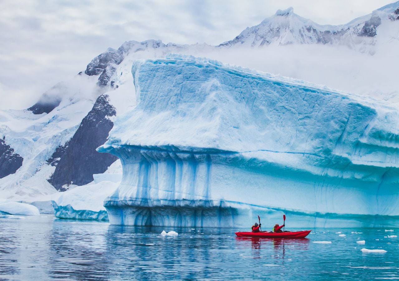 Descubren paisajes verdes bajo el hielo de la Antártida