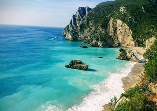 Descubra o que torna esta praia num destino único e digno de “um amor e uma cabana”