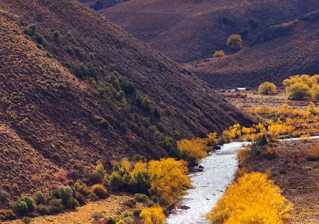 Ñorquinco lago oculto Patagonia