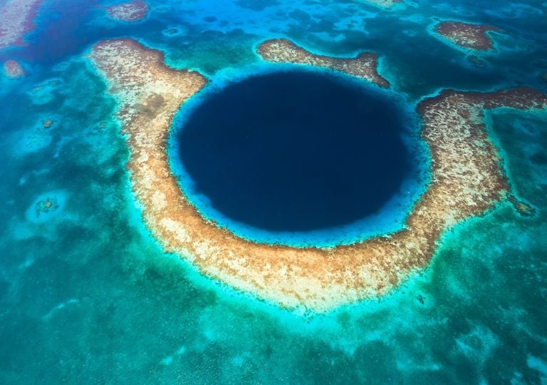 Este es el agujero azul más profundo del planeta: los científicos aún no saben dónde está el fondo