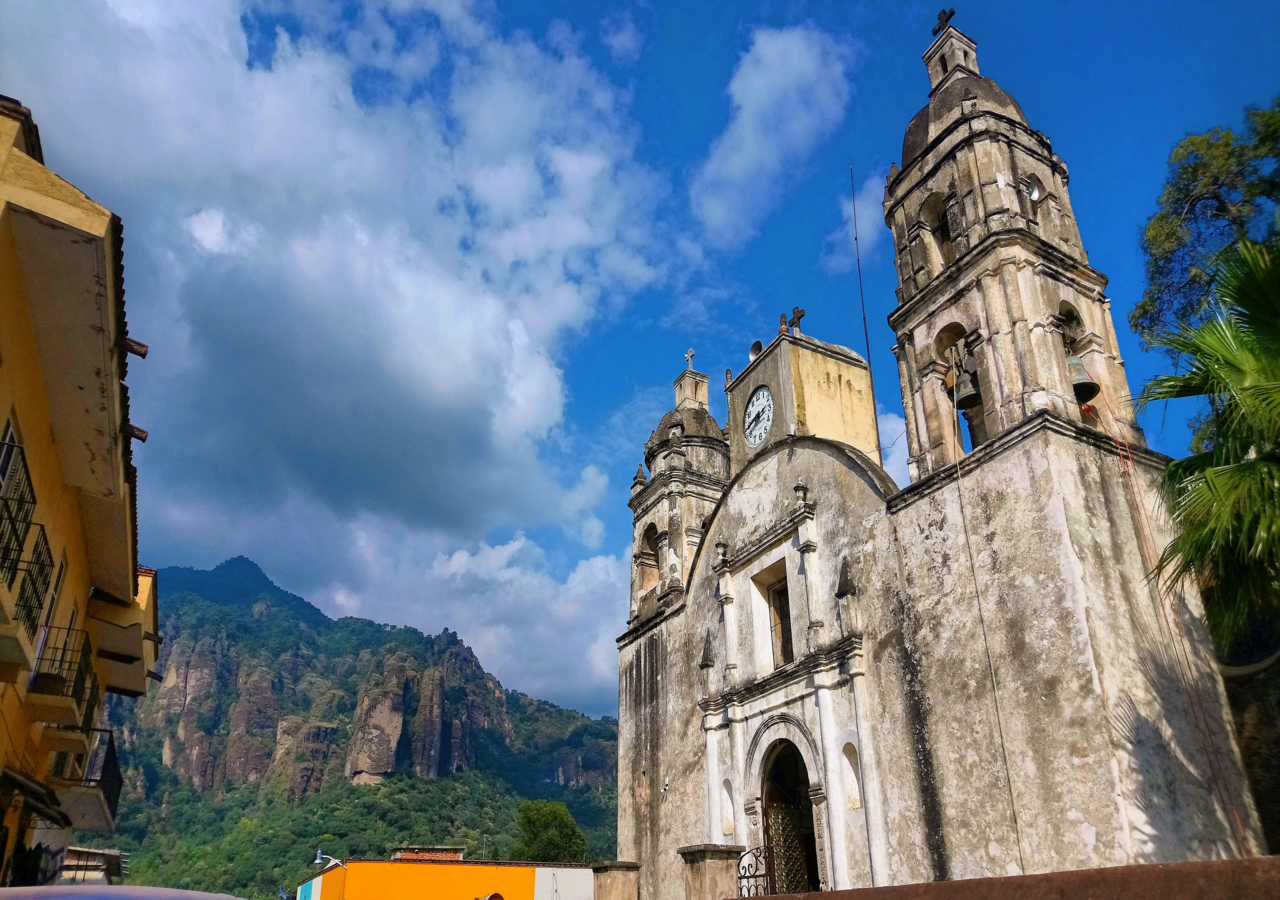 Tepoztlán es un lugar lleno de magia, historia y tradición, que invita tanto a quienes buscan descansar.