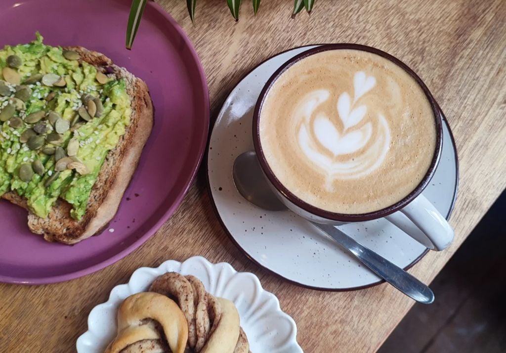 cafeteria vegana No importa el horario. En La Morada Alegre ofrecen variedad en desayunos todo el día.Imagen: @lamoradaalegre