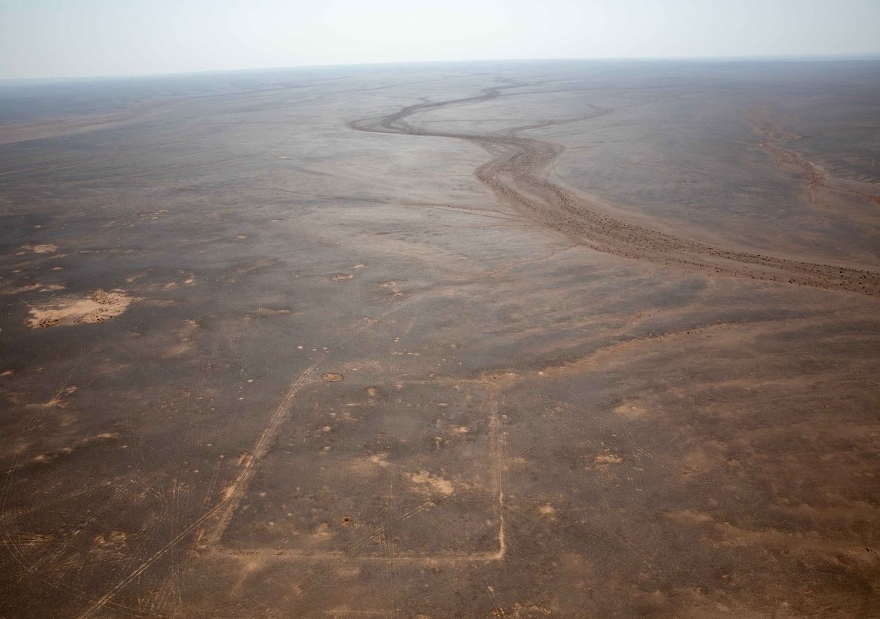 Descubrimiento único de campamentos militares romanos en el desierto, encontrados por arqueólogos de Oxford usando Google Earth. Fuente: EAMENA y Universidad de Oxford