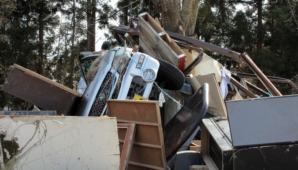 Japón terremoto tsunami 2011 Durante el terremoto de Japón de magnitud 9,1, la ruptura se inició a unos 24 kilómetros de profundidad.